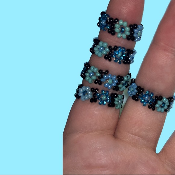 1pc / 5pcs Beaded Flower Stretchy Elastic Ring - Blues, Blacks, Turquoise tone - Picture 5 of 10